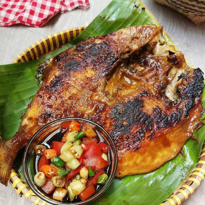 Lesehan Sekar Sari: Santap Nasi Kuning dengan Laut Cilacap di Tangan